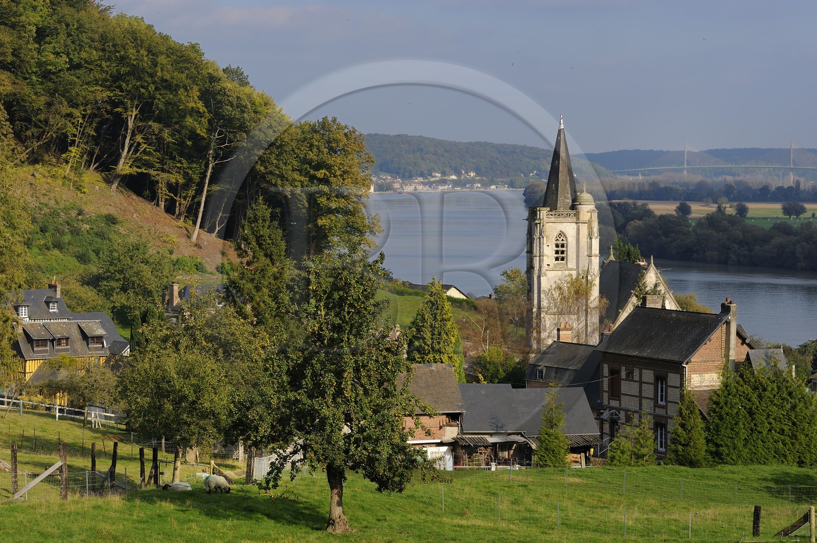 France, Seine-Maritime (76), Villequier et la Seine où se noya Léopoldine Hugo en 1843