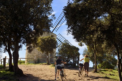 France, Var (83), Iles d'Hyères, parc national de Port Cros, Ile de Porquerolles, le moulin du XVIIIème siècle et restauré en 2007