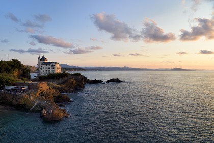 France, Pyrénées-Atlantiques (64), Pays-Basque, Biarritz, villa Belza et la Cote basque de la corniche vers Saint Jean de Luz