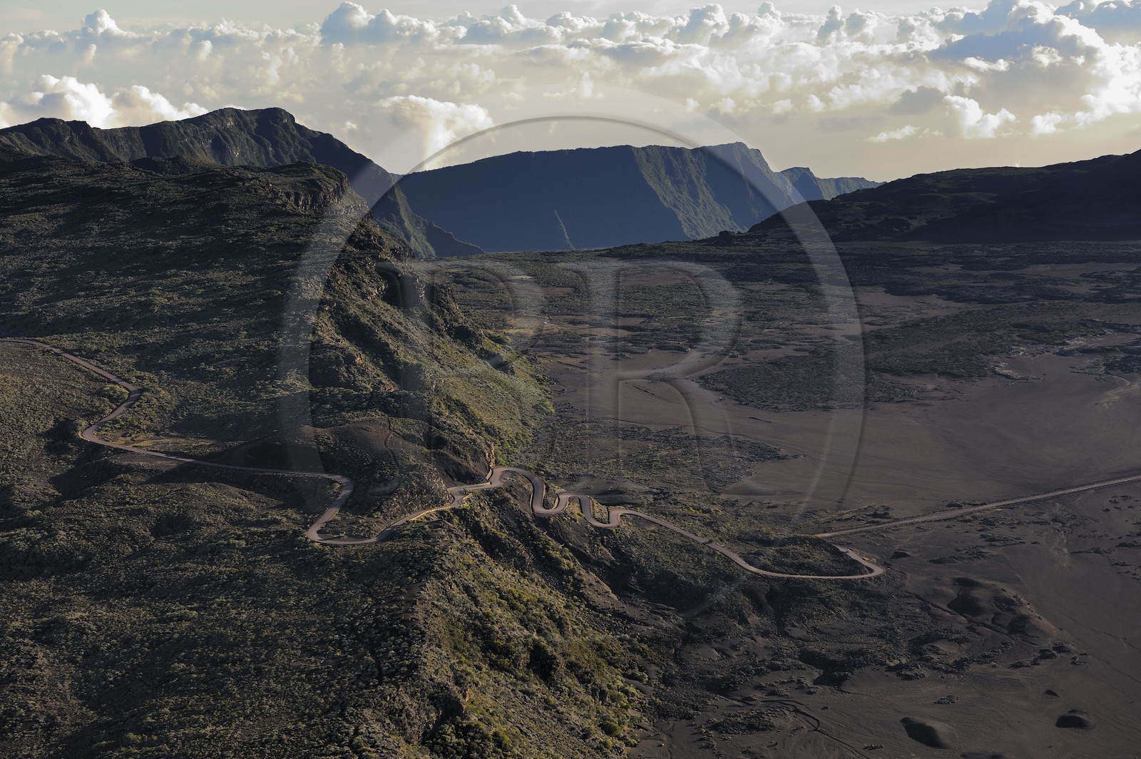 France, île de la Réunion, volcan du Piton de la Fournaise, classé Patrimoine Mondial de l'UNESCO, la Plaine des Sables (vue aérienne)