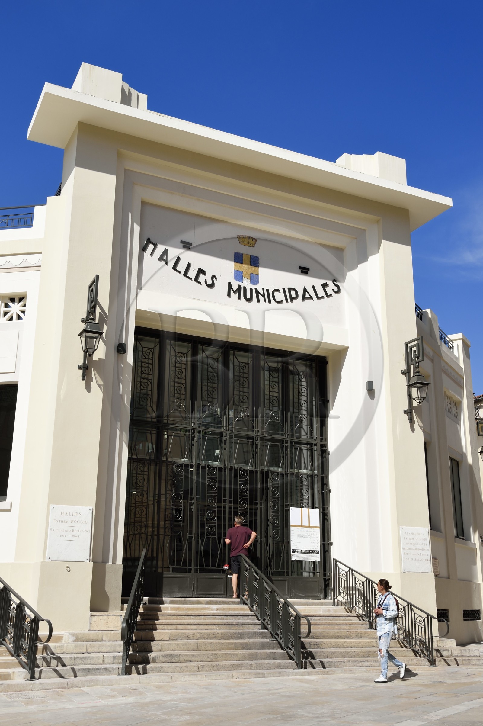 France, Var (83), Toulon, les anciennes halles municipales dans le style Art-déco transformées en halles gourmandes
