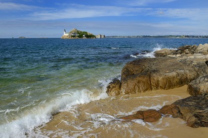 France, Finistere, Morlaix bay, Carantec, lighthouse of Louet island and the Chateau du Taureau seen from the beach of the Pointe de Penn al Lann