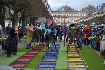 France, Meurthe-et-Moselle (54), Nancy, Village de la Marmaille sur la place de la Carrière, jeux pour petits et grands à l'occasion de la fête de la Saint-Nicolas, course de chevaux mécaniques