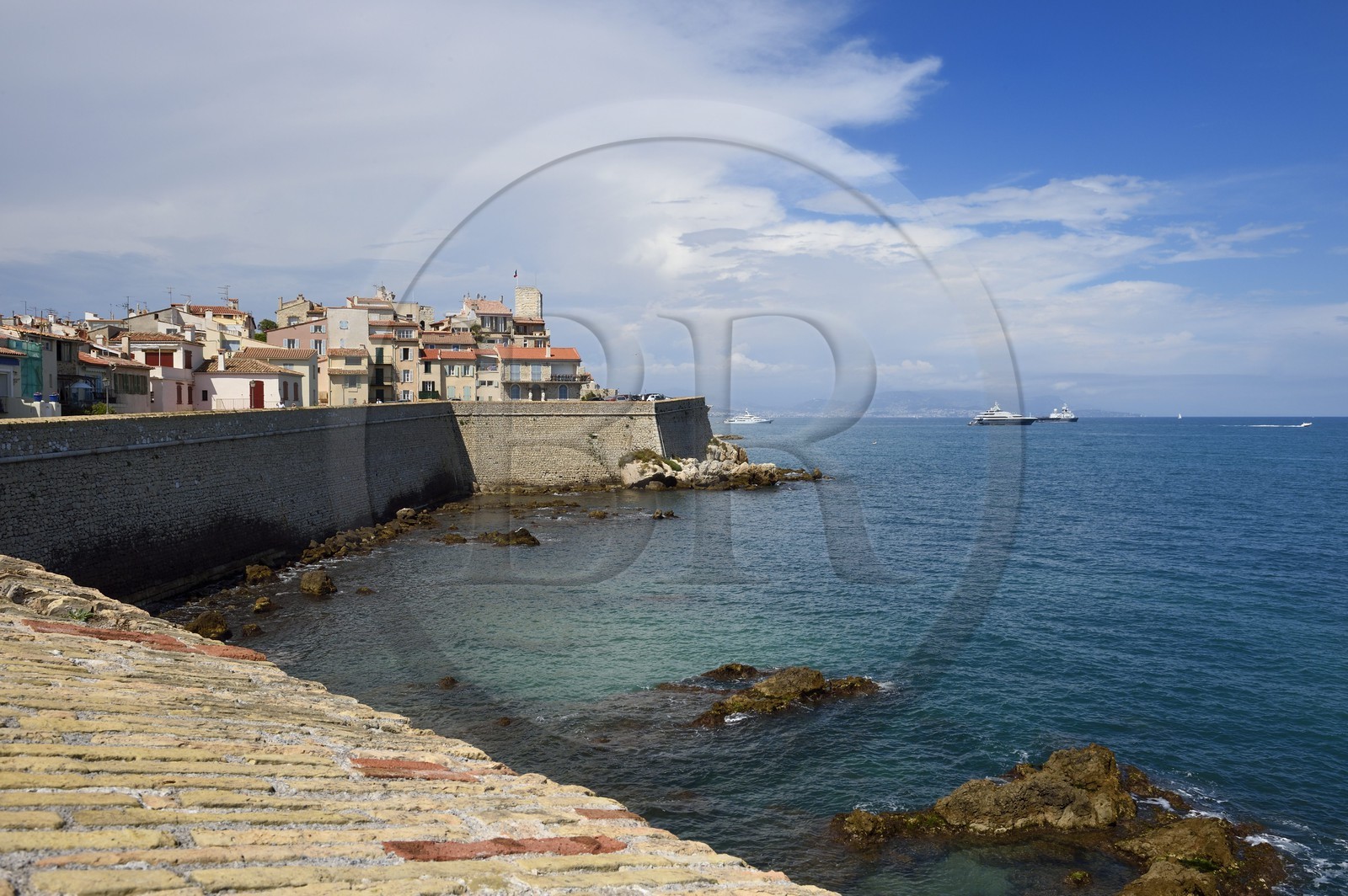France, Alpes-Maritimes (06), Antibes, la vieille ville et ses remparts maritimes créés par Vauban