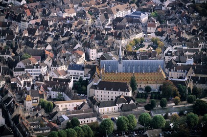 France, Côte-d'Or (21), l' Hôtel-Dieu de Beaune et la place Carnot (vue aérienne)