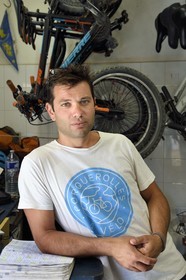 France, Var (83), Iles d'Hyères, parc national de Port Cros, Ile de Porquerolles, le loueur de vélo Edouard Ridolfi créateur de Porquerolles à Vélo