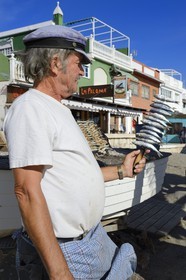 Spain, Andalusia, Malaga, fishing district of Pedregalejo, fisherman and grilled sardines