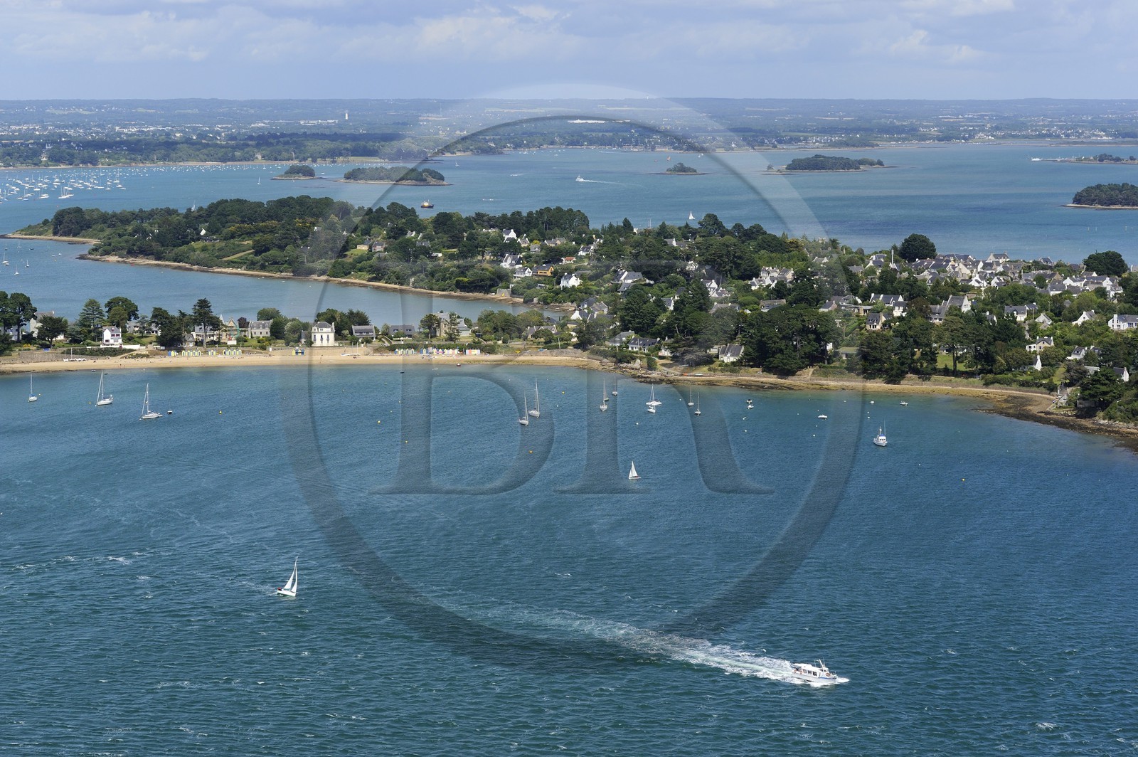 France, Morbihan (56), Golfe du Morbihan, Ile-aux-Moines, plage du Lério (vue aérienne) France, Morbihan (56), Golfe du Morbihan, Ile-aux-Moines, plage du Lério (vue aérienne)