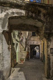 Italie, Ligurie, Cinque Terre, parc national des Cinque Terre classé Patrimoine Mondial de l'UNESCO, village de Riomaggiore, une des multiples ruelles
