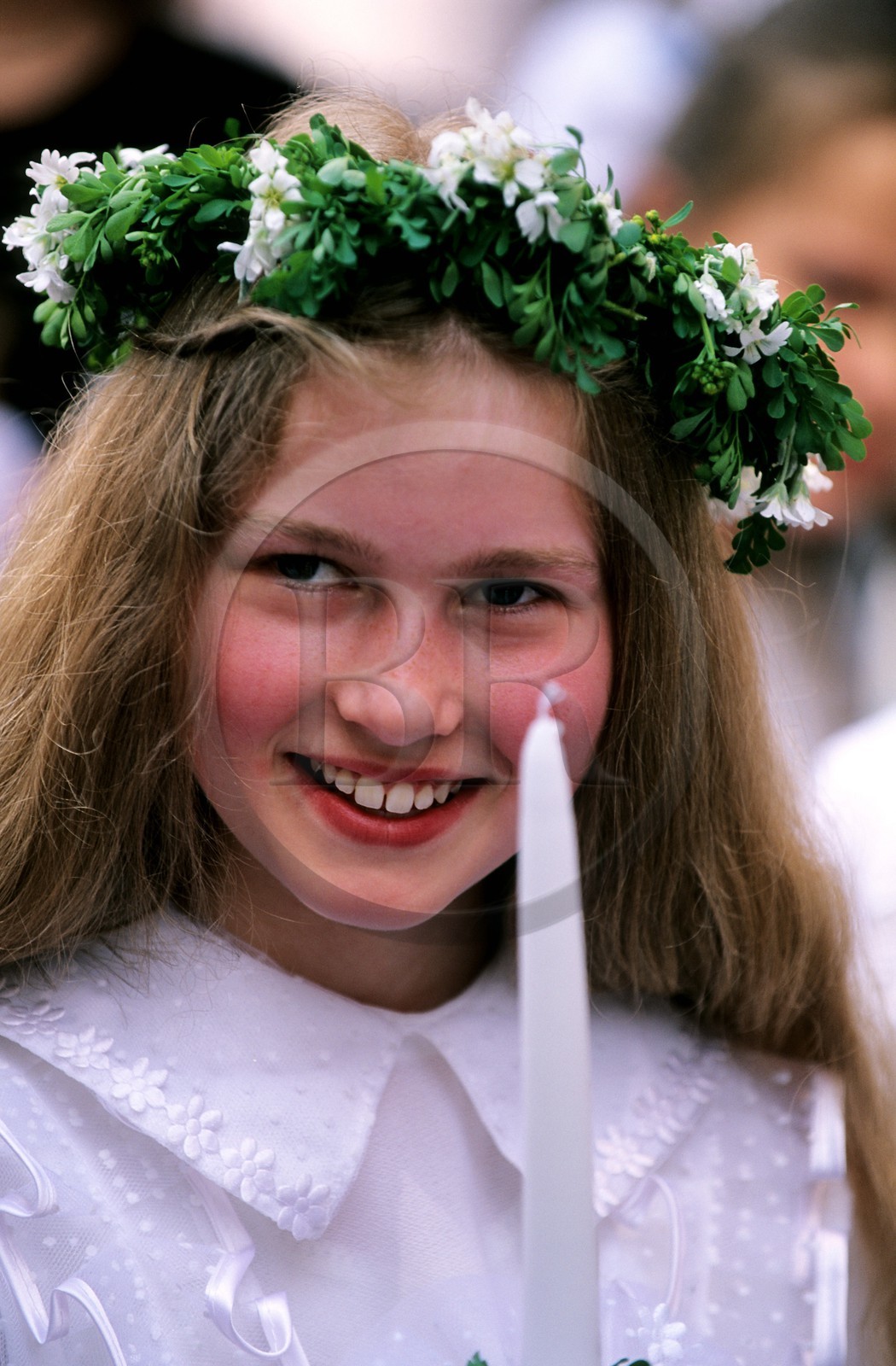 Lituanie (Pays Baltes), Kaunas, communiante à la cathédrale