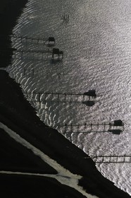 France, Charente-Maritime (17), carrelets sur la Charente (vue aérienne)