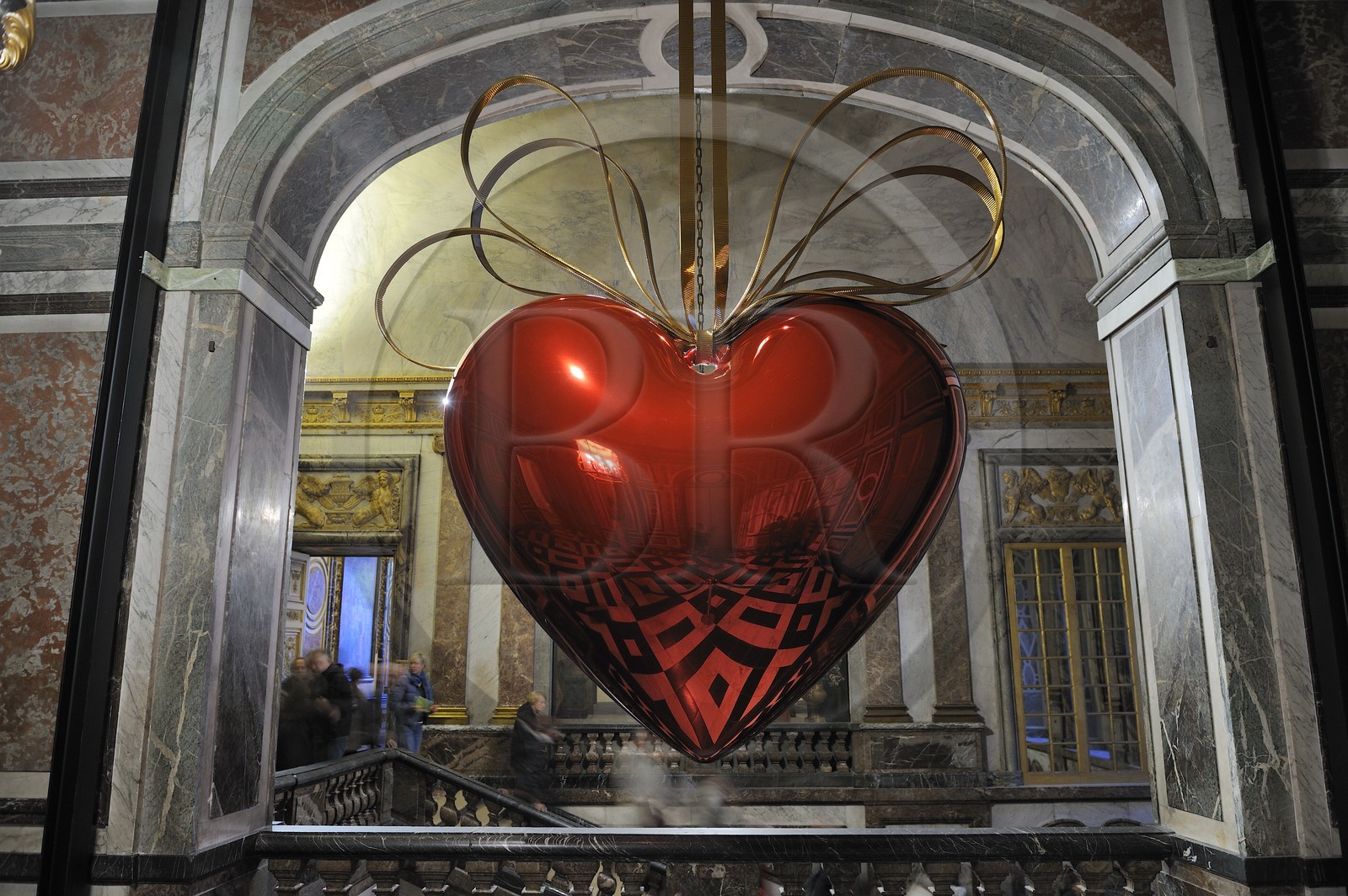 France, Yvelines (78), château de Versailles, classé Patrimoine Mondial de l'UNESCO, oeuvre de l'artiste Jeff Koons