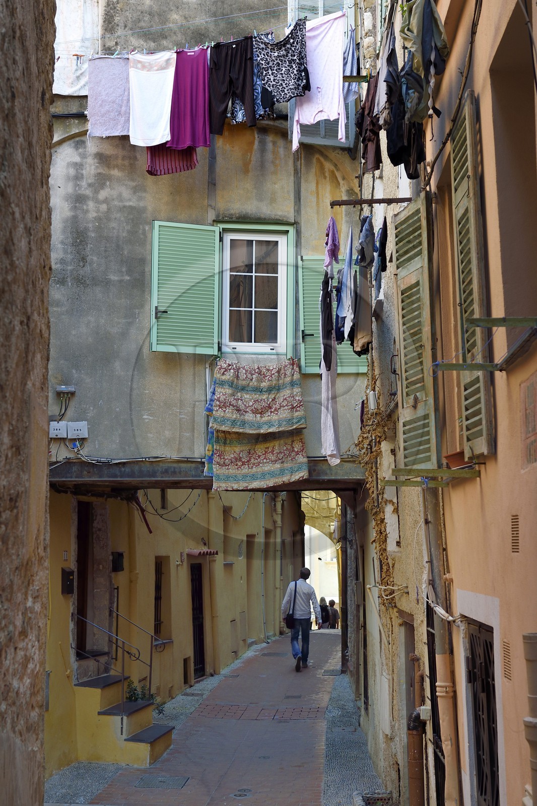 France, Alpes-Maritimes (06), Menton, rue Mattoni dans la vieille ville
