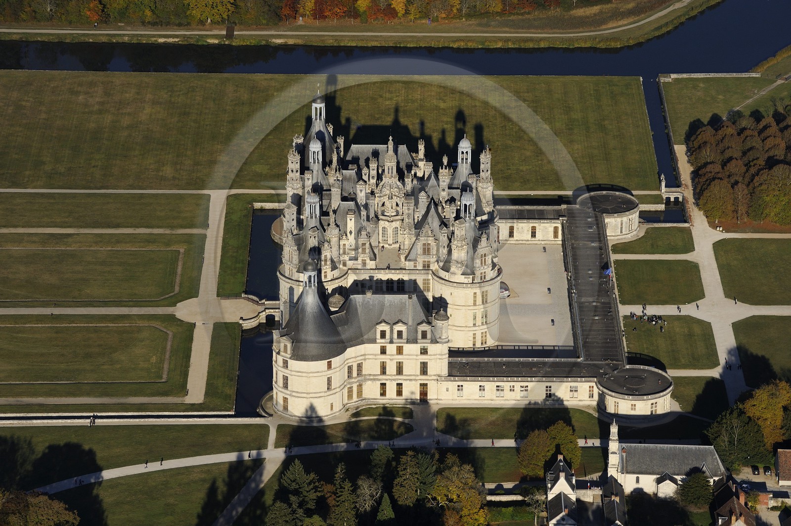 France, Loir et Cher (41), Vallée de la Loire classée Patrimoine Mondial de l' UNESCO, château de Chambord (vue aérienne)