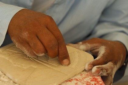 Egypte, Haute Egypte, vallée du Nil, environs de Louxor, Thèbes Ouest, nécropole thébaine, village de Gournah, atelier de sculpteurs