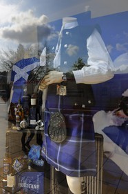 Royaume-Uni, Ecosse, Edimbourg, boutique de kilt et cachemire sur Princes street