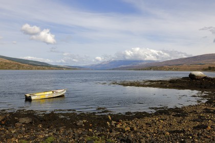 Royaume-Uni, Ecosse, région des Highlands, le Loch Eil vers Fort William et le Ben Nevis au fond