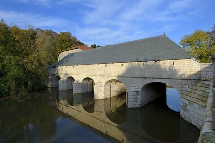 France, Meuse (55), Verdun, le Pont-écluse Saint-Amand (1685) inspiré d’un projet de fortification de Vauban sur la Meuse