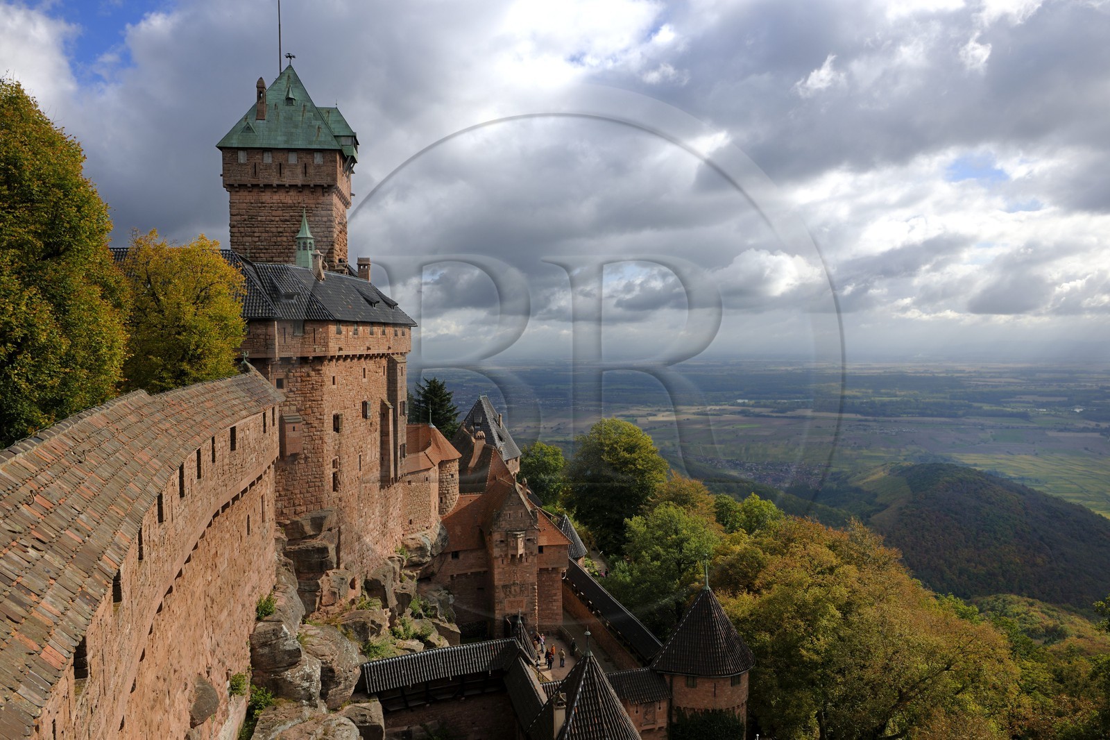 France, Bas Rhin, Orschwiller, Alsace Wine Road, Haut Koenigsbourg Castle, the dungeon and the south lodging house seen from the Grand Bastion