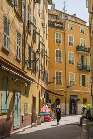 France, Alpes-Maritimes (06), Nice classée Patrimoine Mondial de l'UNESCO, la rue Barillerie dans le Vieux Nice