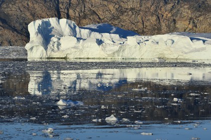 Groenland, cote ouest, baie de Disko, iceberg dans la baie de Quervain