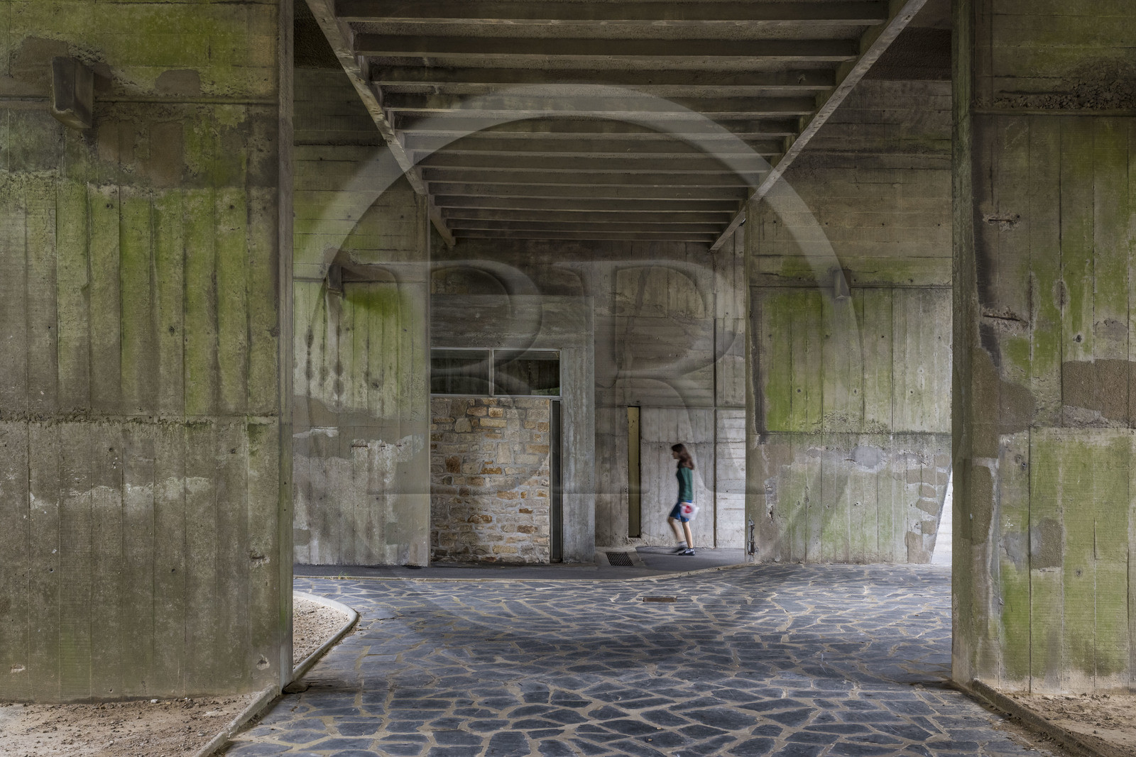 France, Loire-Atlantique (44), banlieue de Nantes, Rezé, la Maison Radieuse par l'architecte Le Corbusier, l'Unité d’Habitation est montée sur pilotis en béton