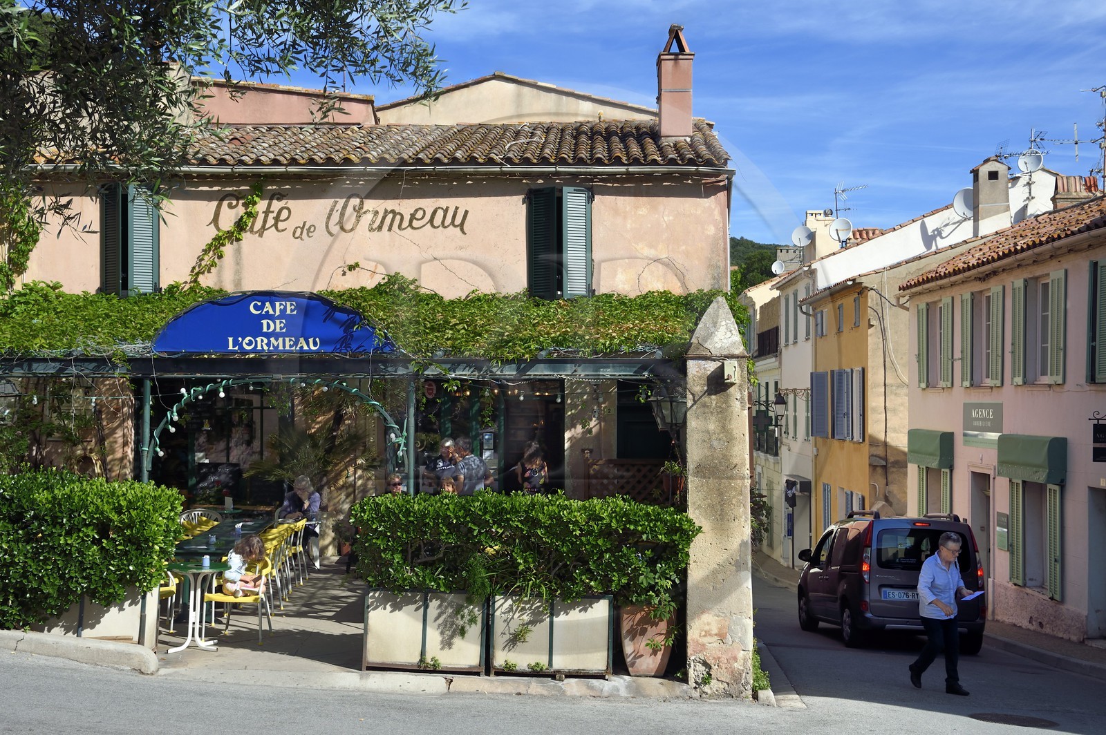 France, Var (83), Presqu'Ile de Saint-Tropez, Ramatuelle, le Café de l'Ormeau sur la place de l'Ormeau