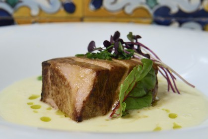 Spain, Andalusia, Seville, La Casa de Manolo Leon Restaurant and Bar, Thunfischsteak