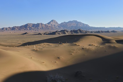 Iran, Yazd province, Dasht-e Kavir desert, Moghestan, the Moghestan mountains facing the dunes