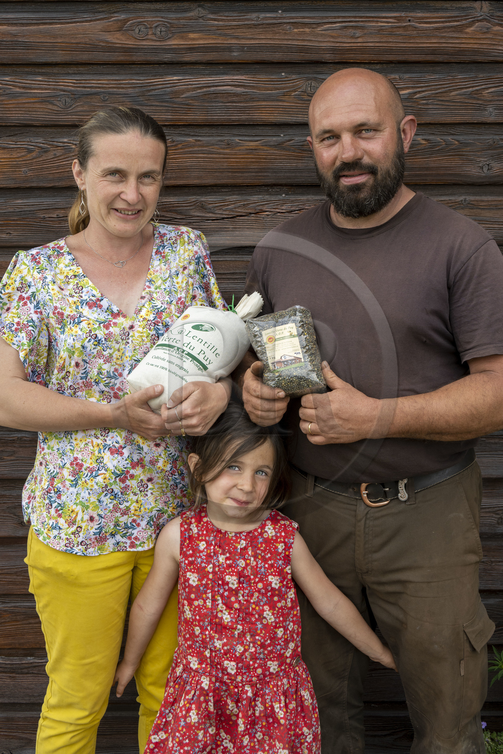 France, Haute-Loire (43), Bouchet-Saint-Nicolas, randonnée avec un âne sur le chemin de Stevenson (GR 70), rencontre avec Emilie et Pierre Villesèche de L'Arrestadou qui cultivent les lentilles vertes du Puy