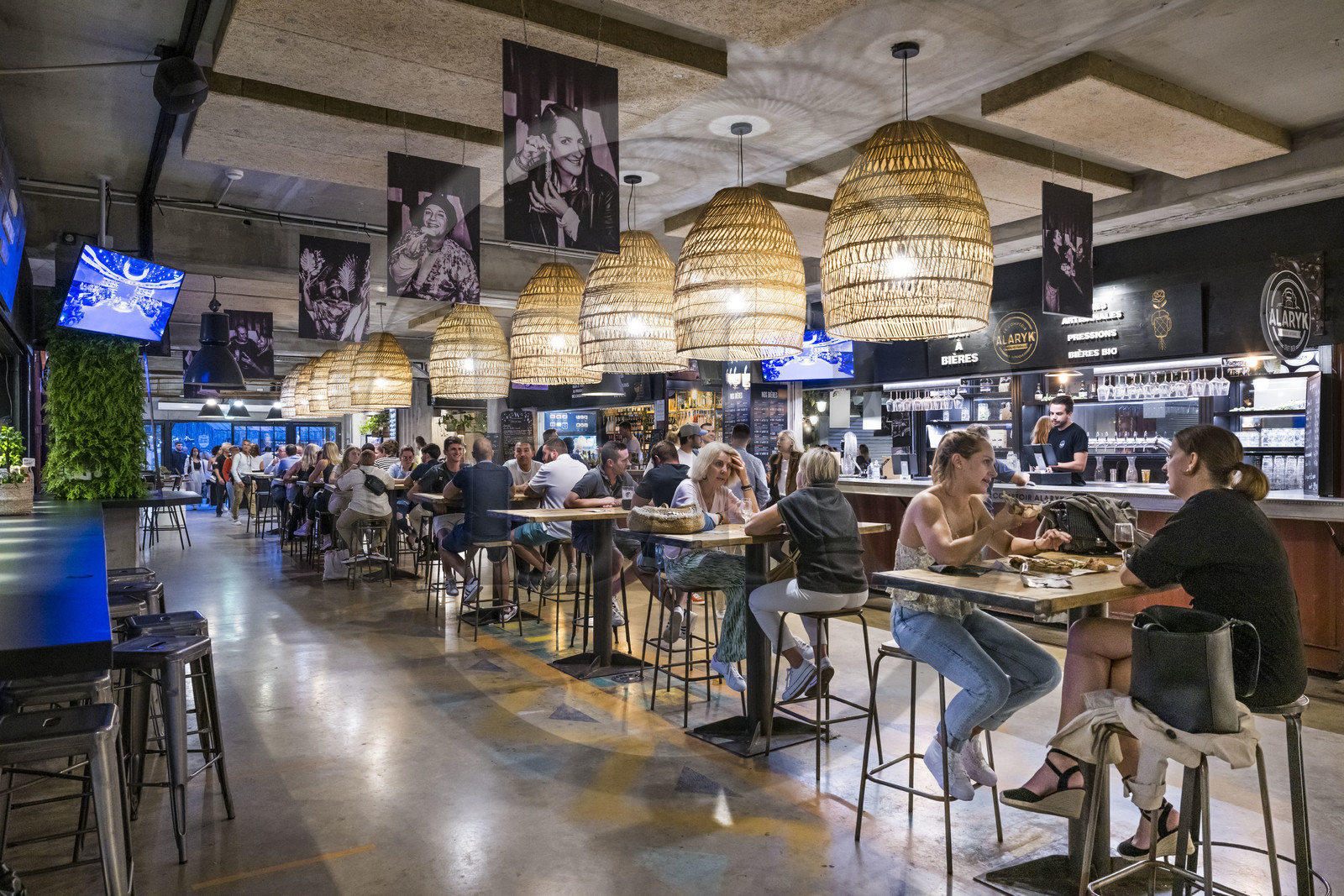 France, Hérault (34), Montpellier, Marché du Lez, les Halles du Lez associant halles alimentaires, food court et rooftop