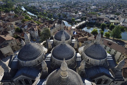 France, Dordogne, White Perigord, Perigueux, the domes of the Saint Front Cathedral, stop on Route of Santiago de Compostela listed as World Heritage by UNESCO, and the banks of the Isle river