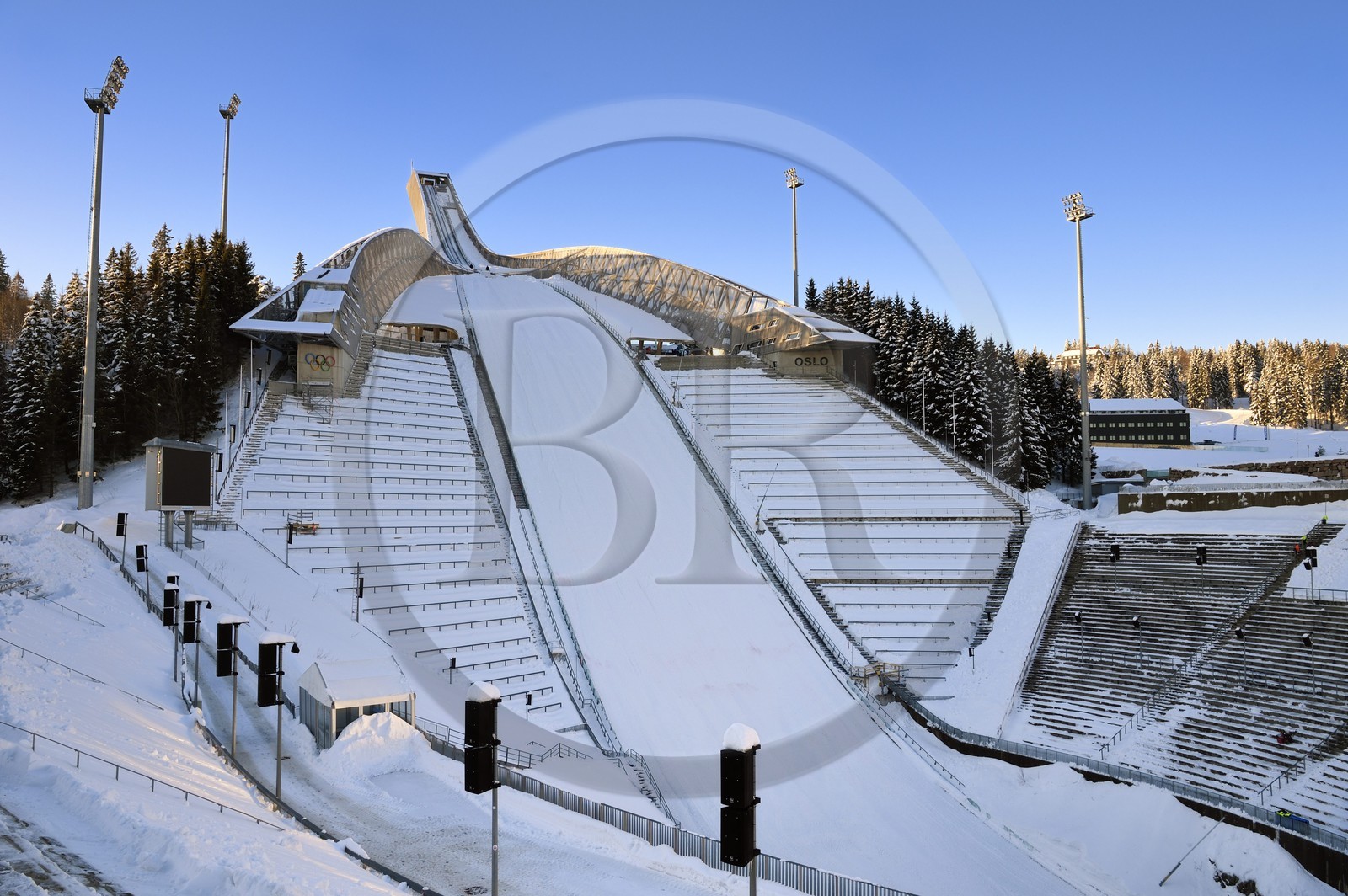 Norvège, Oslo, quartier de Holmenkollen, le tremplin de saut à ski Holmenkollbakken qui abrite le musée du ski