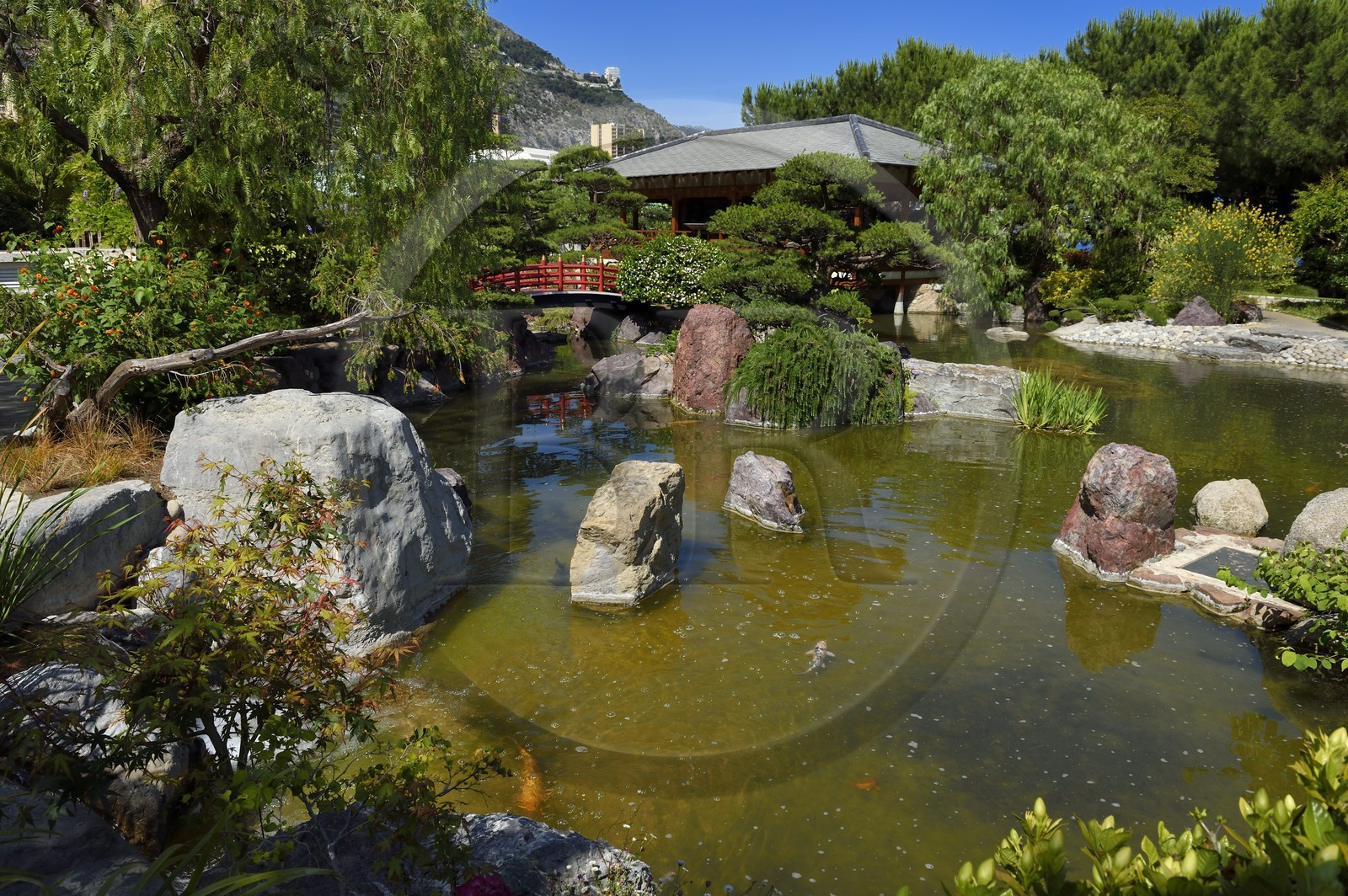 Principauté de Monaco, Monaco, Monte-Carlo, le Jardin Japonais par l'architecte paysagiste Yasuo Beppu Principauté de Monaco, Monaco, Monte-Carlo, le Jardin Japonais par l'architecte paysagiste Yasuo Beppu