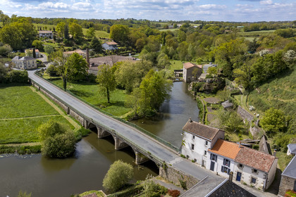 France, Vendee, Mallièvre on the banks of the Sèvre Nantaise (aerial view)