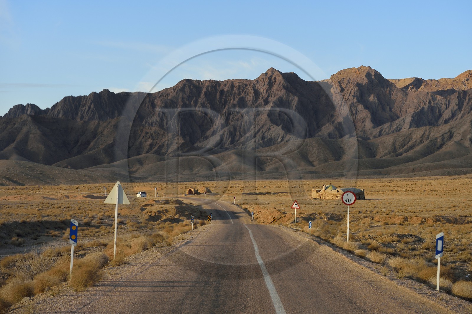 Iran, Province d'Ispahan, désert du Dasht-e Kavir, route menant à Mesr dans la région de Khur et Biabanak