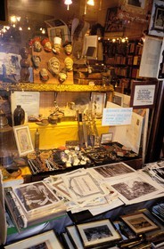 Turquie, Istanbul, Quartier de Beyoglu, Librairie Pera Orient