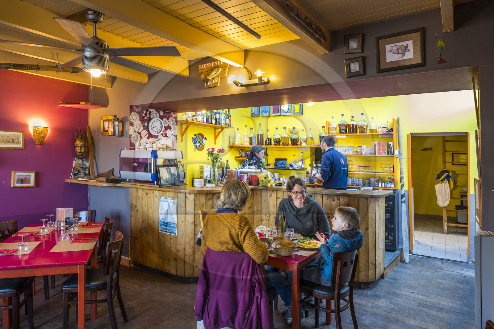 France, Côtes-d'Armor (22), La Roche Jaune à Plouguiel, le Café Pesked