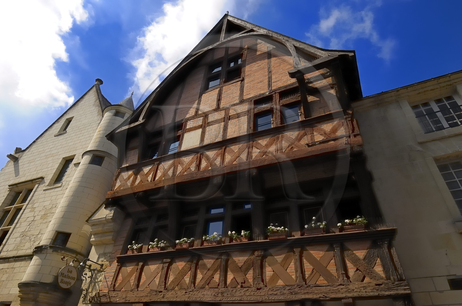 France, Indre et Loire (37), Vallée de la Loire classée Patrimoine Mondial de l'UNESCO, Chinon, l'Hôtel des Etats Généraux et la Maison Rouge au Grand Carroi (rue Voltaire)