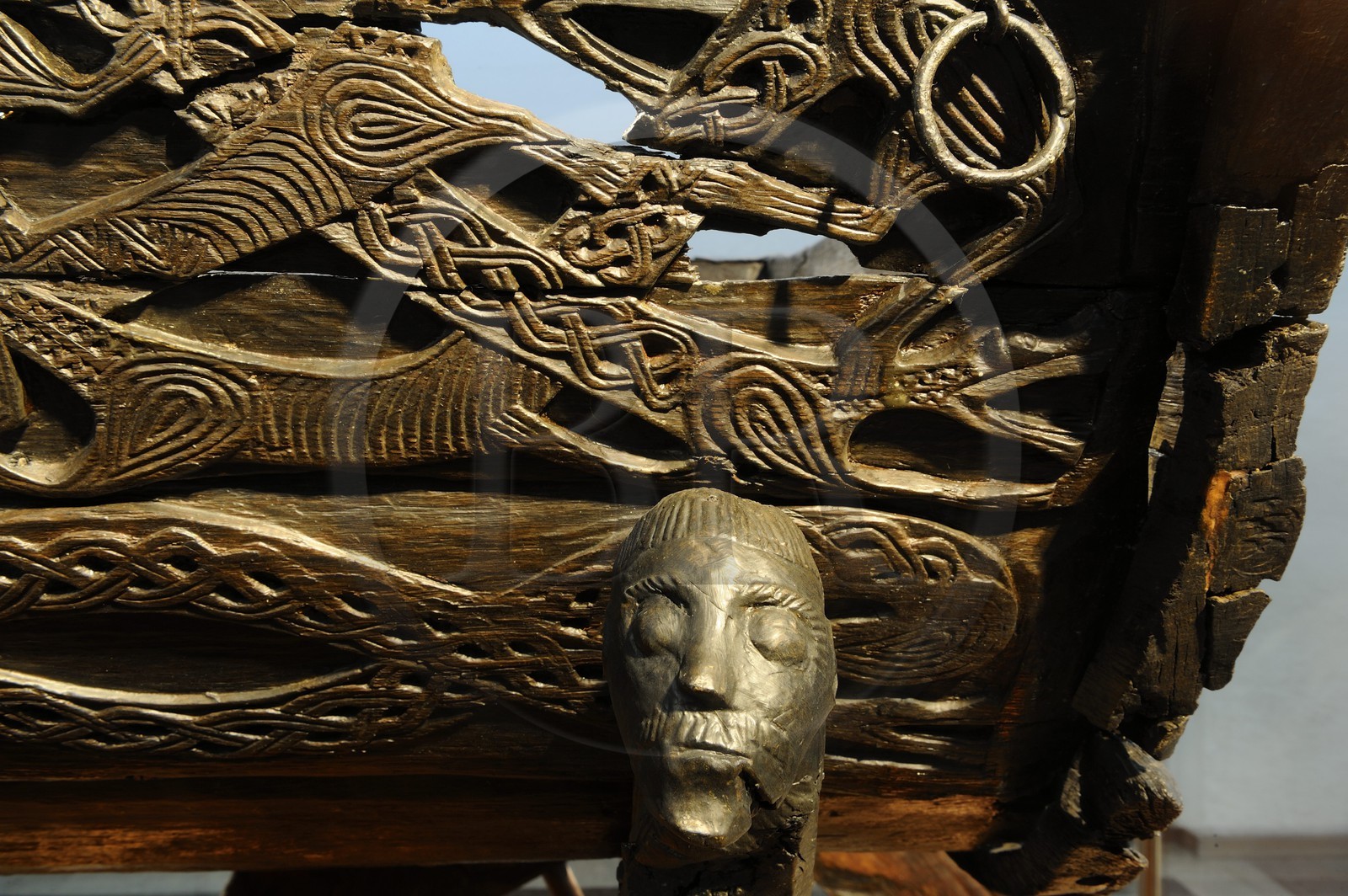 Norvège, Oslo, presqu'île de Bygdoy, musée des Bateaux vikings, objets trouvés dans la tombe d'Oseberg (9ème siècle), détail du chariot Norvège, Oslo, presqu'île de Bygdoy, musée des Bateaux vikings, objets trouvés dans la tombe d'Oseberg (9ème siècle), détail du chariot