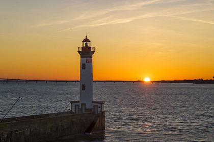 France, Loire-Atlantique, Saint-Nazaire, the Vieux Mole lighthouse on the estuary