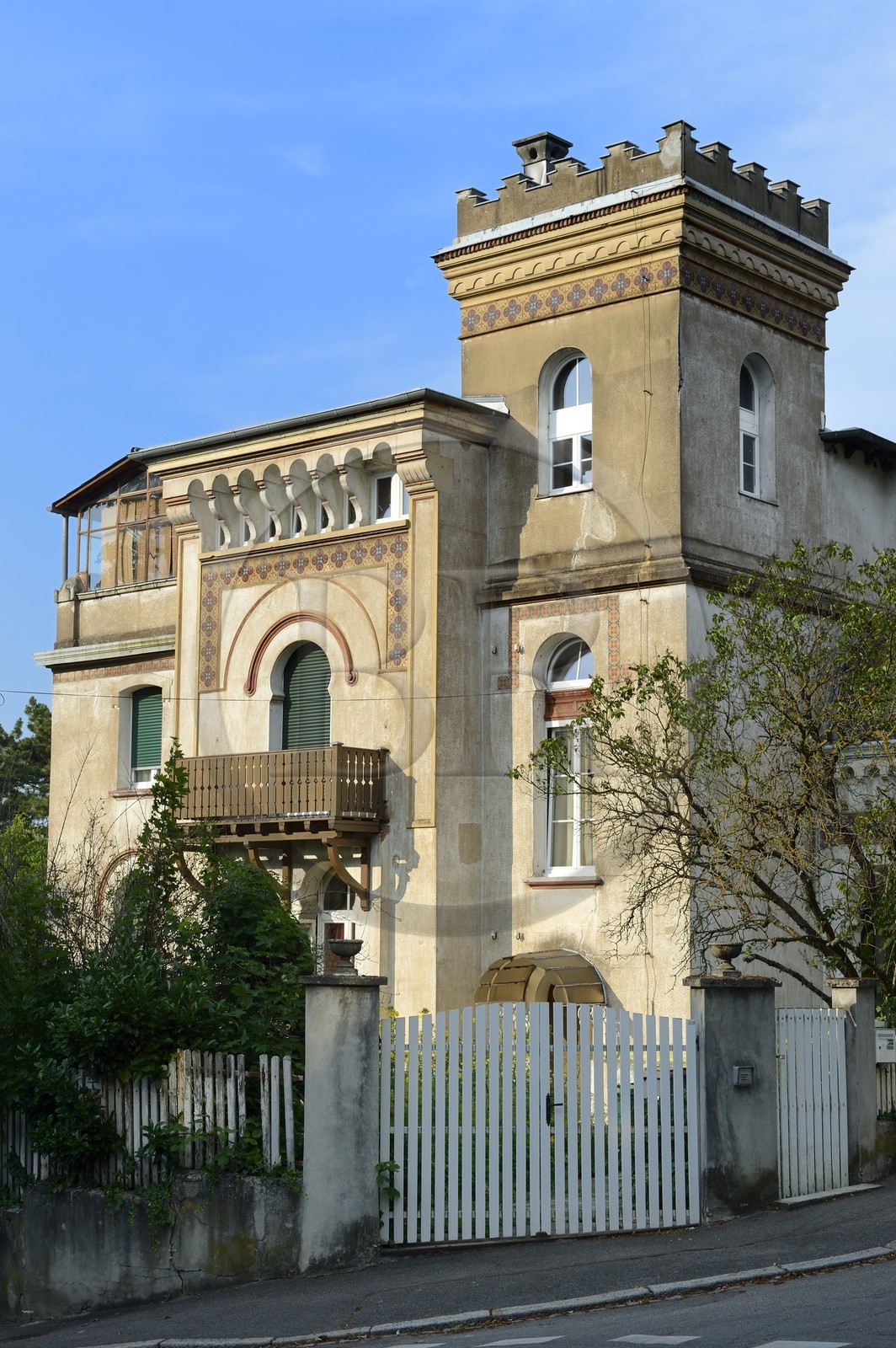 France, Haut-Rhin (68), Mulhouse, quartier du Rebberg, Villa de type mauresque à l’angle des rues du Moenchsberg et du Ventron France, Haut-Rhin (68), Mulhouse, quartier du Rebberg, Villa de type mauresque à l’angle des rues du Moenchsberg et du Ventron