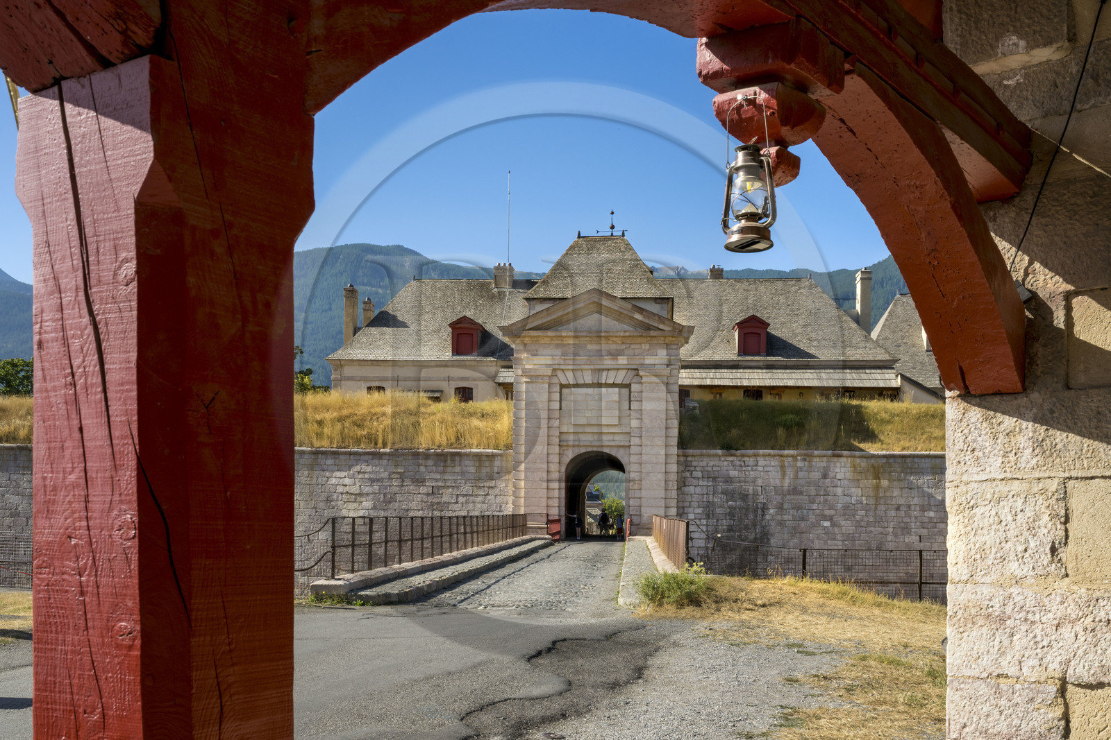 France, Hautes Alpes, Mont-Dauphin, citadelle édifiée par Vauban, classée Patrimoine Mondial de l'UNESCO, the Briançon gate