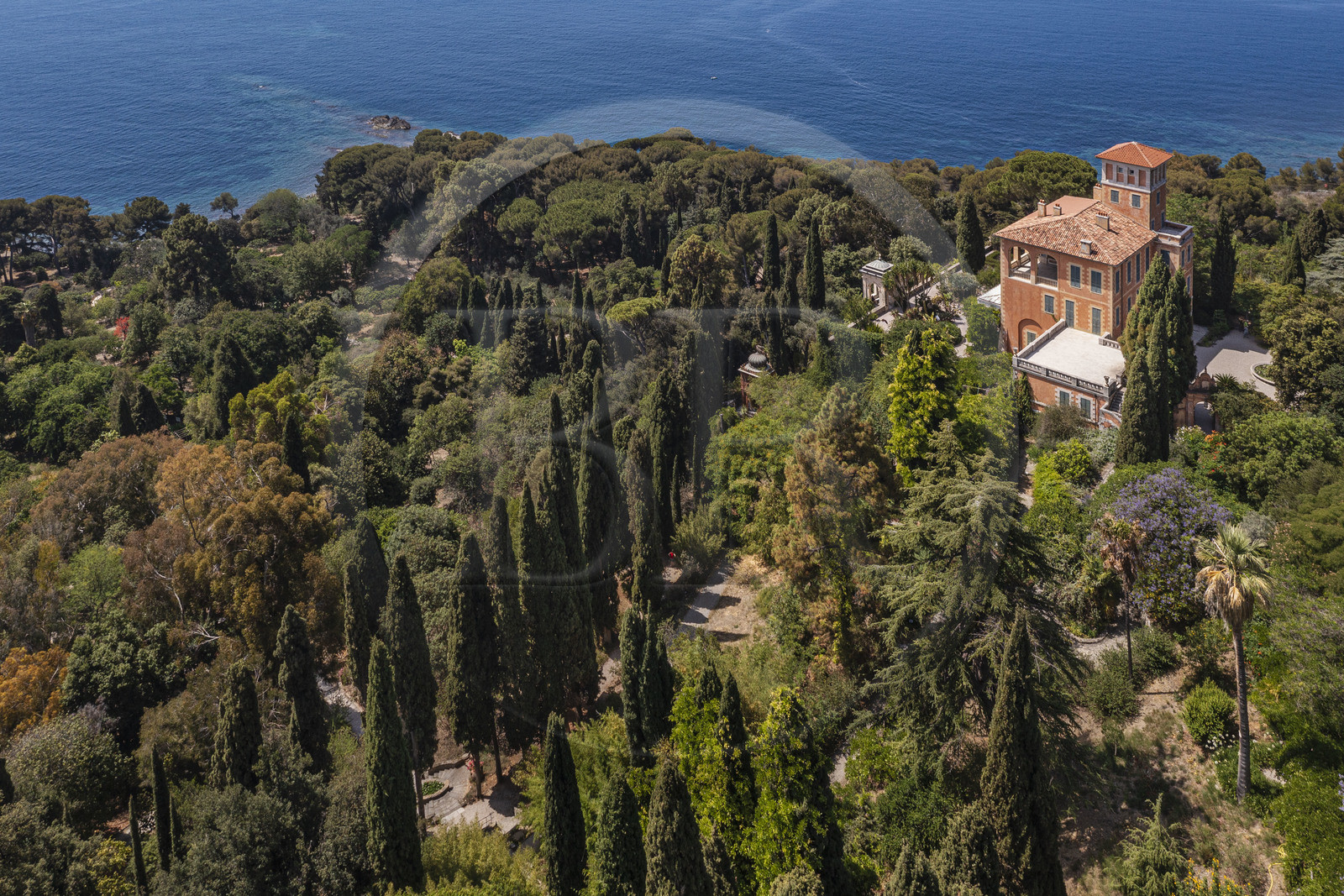 Italie, Ligurie, Province d'Imperia, Vintimille, Jardin botanique Hanbury autour du Palazzo Orengo (vue aérienne)