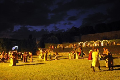 France, Seine et Marne (77), Les Médiévales de Provins, le Son et Lumière dans les jardins du couvent des Cordelières