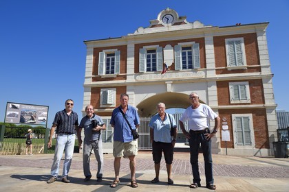 France, Var (83), rade de Toulon, La Seyne-sur-Mer, porte principale des anciens chantiers navals, anciens ouvriers des chantiers navals