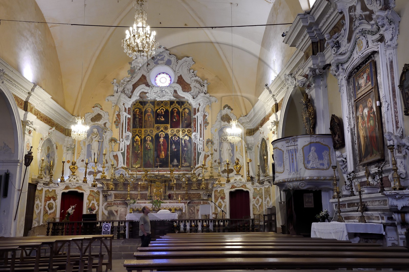 France, Alpes-Maritimes (06), Lucéram, l'église Sainte-Marguerite, le retable de Sainte-Marguerite (1498) attribué à Louis Bréa, le célèbre primitif niçois France, Alpes-Maritimes (06), Lucéram, l'église Sainte-Marguerite, le retable de Sainte-Marguerite (1498) attribué à Louis Bréa, le célèbre primitif niçois