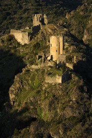 France, Aude (11), les tours du château cathare de Lastours