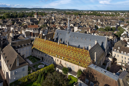France, Cote d'Or, Beaune, area listed as World Heritage by UNESCO, Hospices de Beaune, Hotel Dieu, the Notre-Dame de Beaune collegiate basilica and the Côte de Beaune in the background (aerial view)