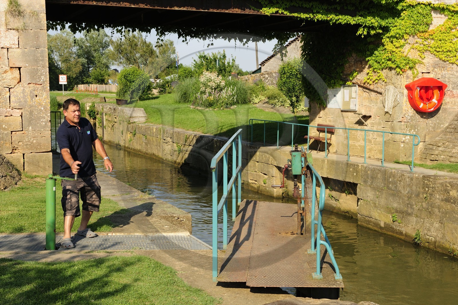 France, Saône et Loire (71), écluse de La Truchère sur la Seille, Georges l'éclusier